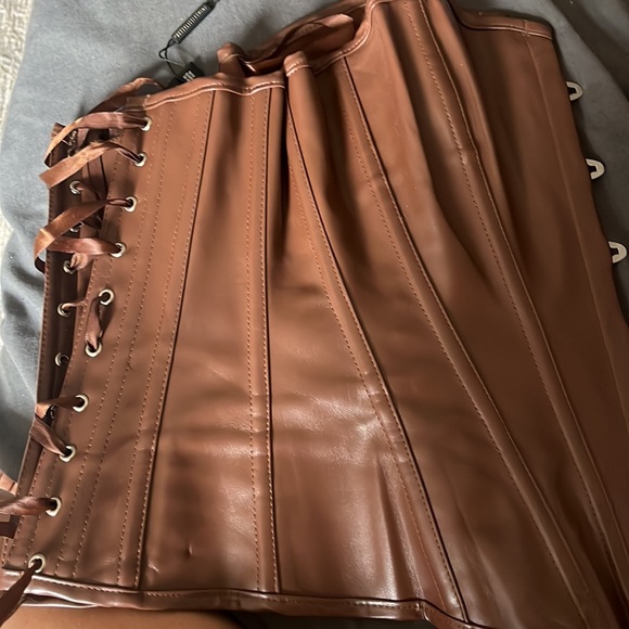 PRETTY LITTLE THING- Brown Corset - Picture 3 of 5